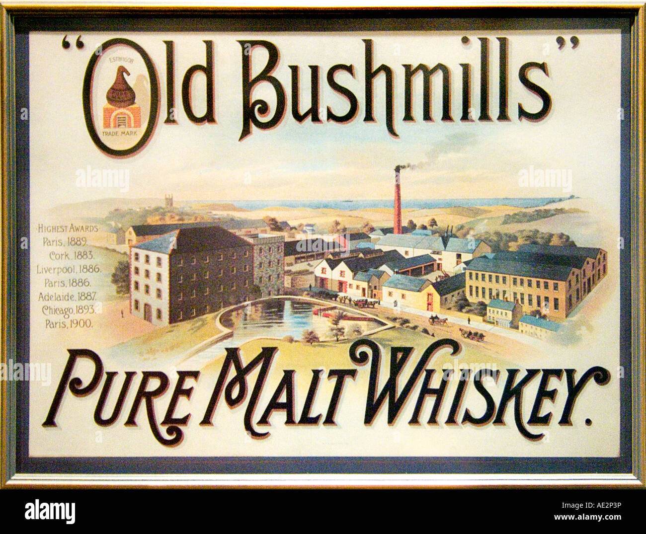 Old Bushmills Irish Whiskey alten Werbeplakat. County Antrim. Weltweit älteste Brennerei. Lizenz erteilt, um 1608 zu destillieren. Stockfoto