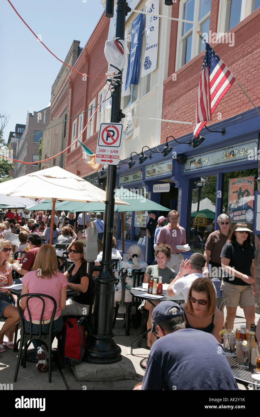 Ann Arbor Michigan, Main Street, Kunstmessen, Außenterrasse mit Tischen, Restaurants, Straßen, Tische, Besucher reisen Reisetournee Stockfoto