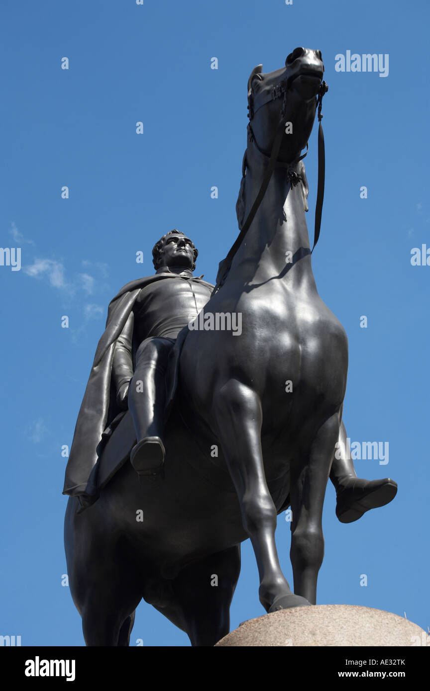 Statue von Wellington an der Royal Exchange London England; geformt aus erbeuteten feindlichen Kanonen Stockfoto