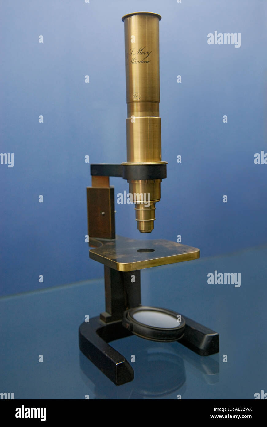 Antikes Mikroskop Stockfoto
