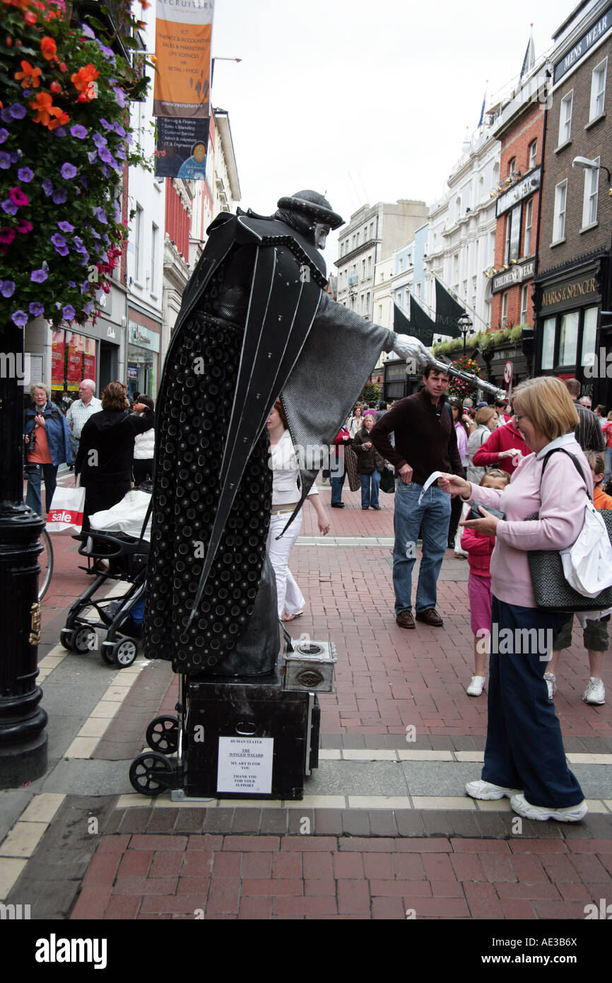 Der geflügelte Zauberer Street Performer Grafton Street in Dublin Stockfoto