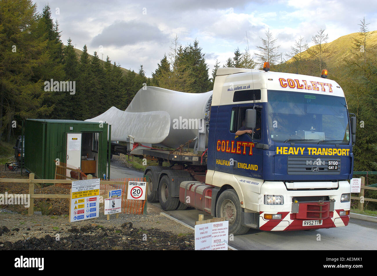 Turbinenschaufeln erreichen Cefn Croes Windpark in mid Wales Stockfoto