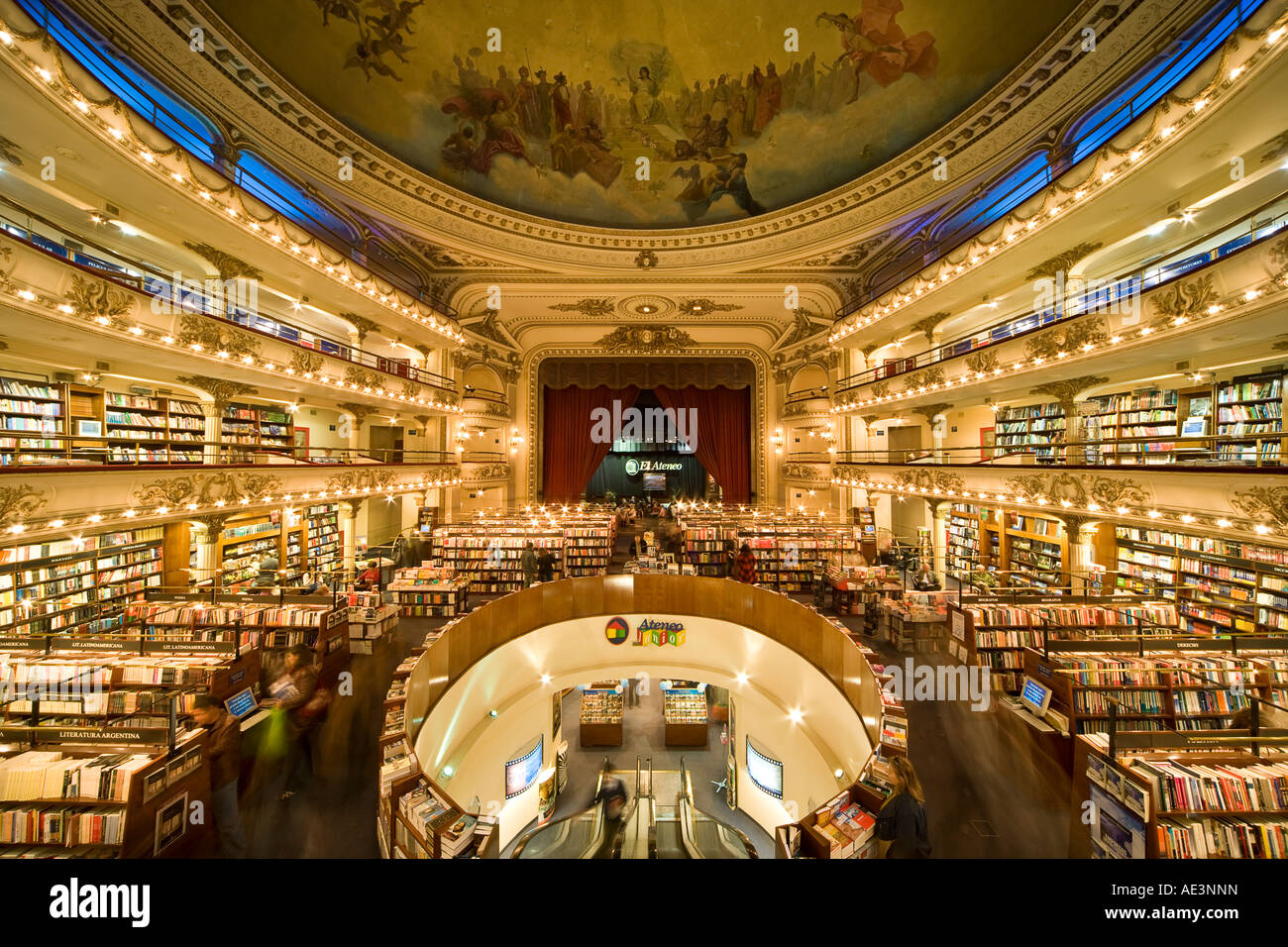 Buenos Aires. Mega-Buchhandlung El Ateneo. Umgebautes Theater Grand Splendid, jetzt die größte Buchhandlung Lateinamerikas. Stockfoto