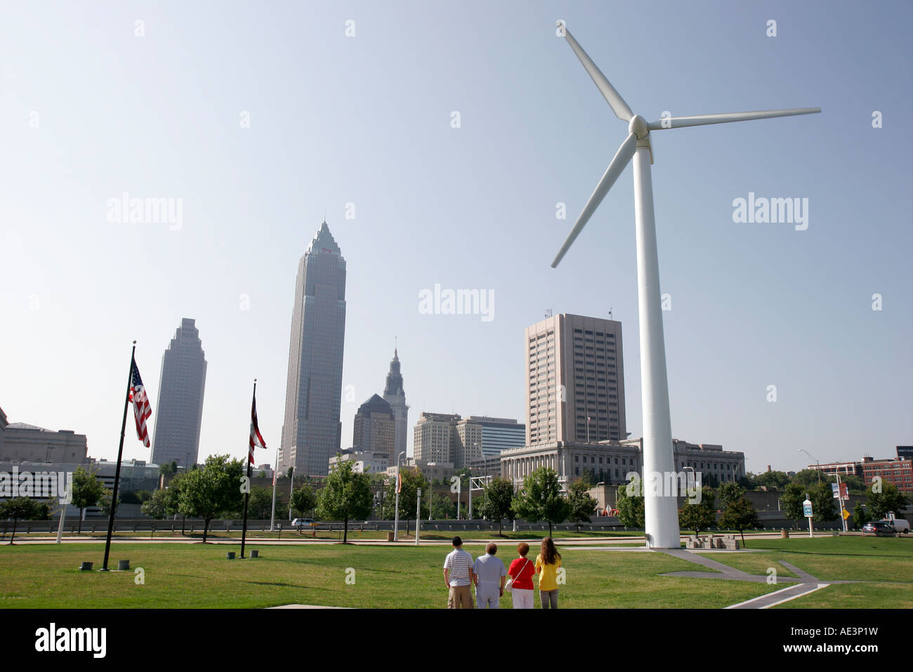 Ohio Cuyahoga County, Cleveland, windbetriebener Stromerzeuger, Skyline in der Innenstadt, Key Tower, OH070730011 Stockfoto