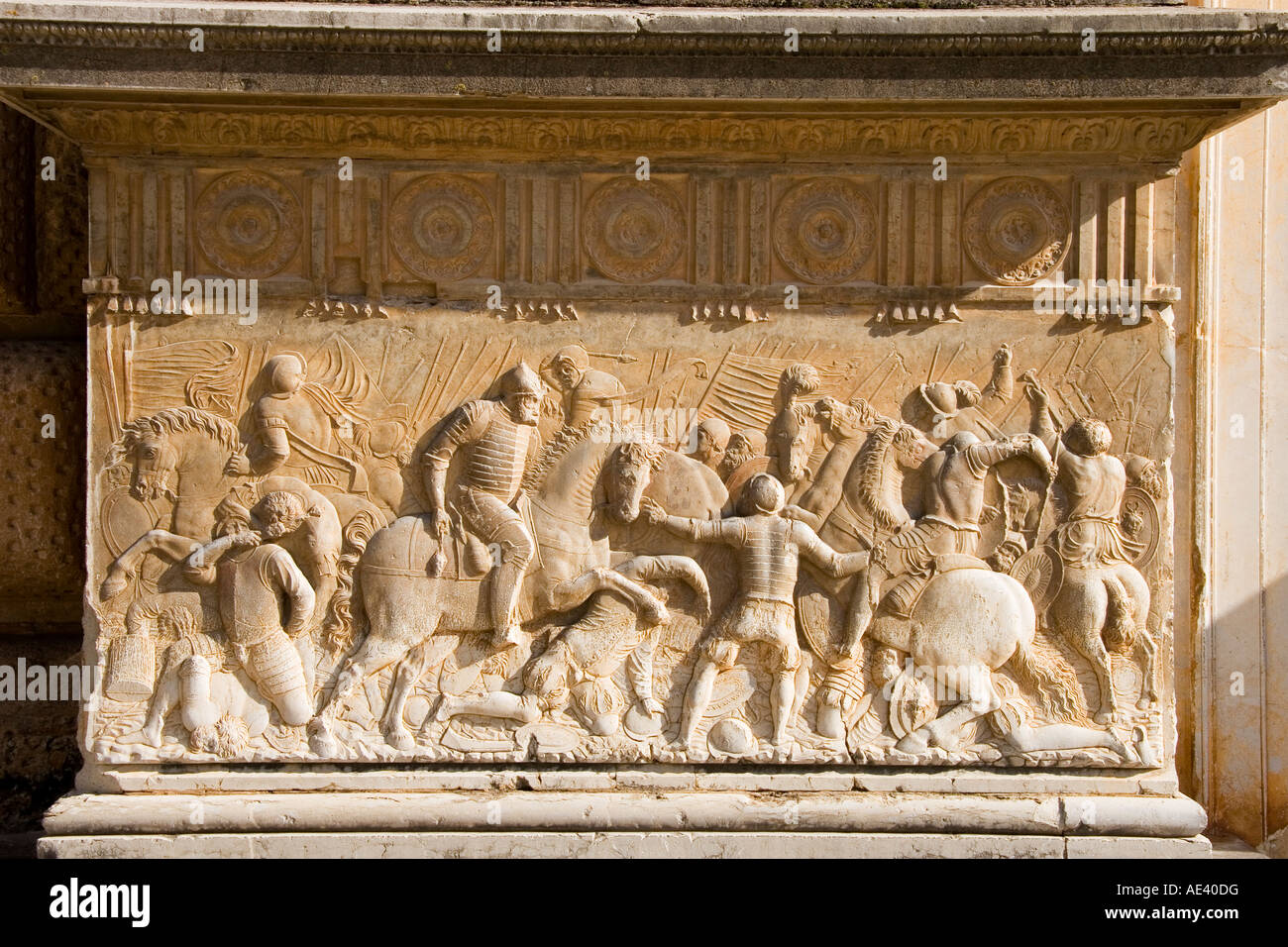 Bas-Relief von Juan de Orea, basierend auf einem Design von Pedro Machuca, Charles V Palast, Alhambra, Granada, Andalusien, Spanien Stockfoto