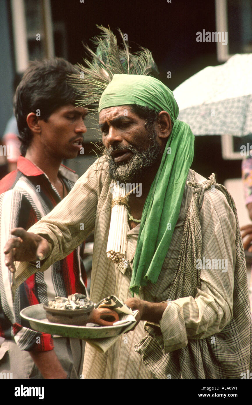 Indien Goa Mapusa Markt Religion Mann Segen geben Stockfoto