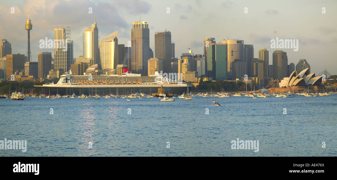 Queen Mary 2 auf Jungfernfahrt Ankunft in Sydney Harbour, New South Wales, Australien, Pazifik Stockfoto
