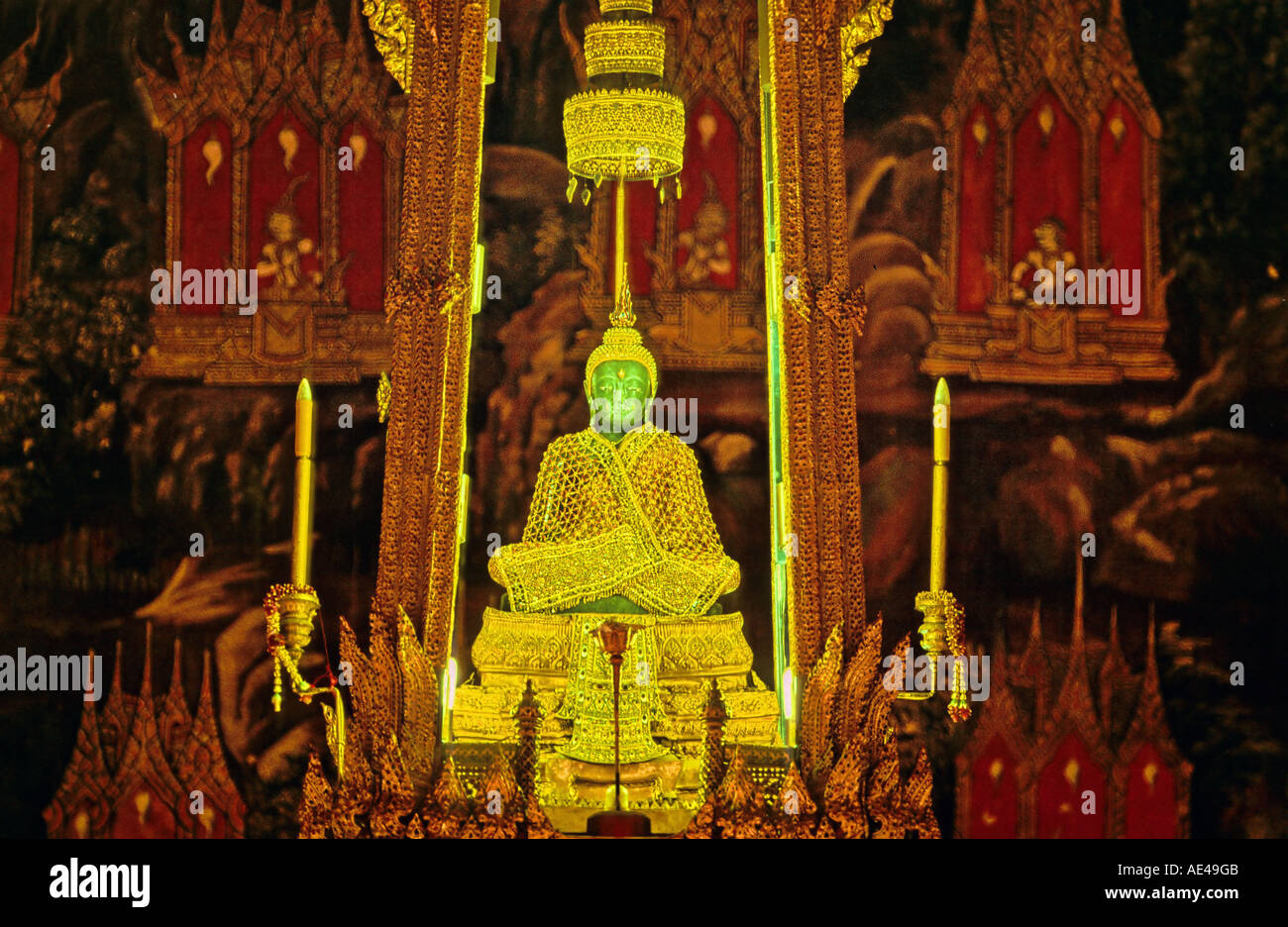 Thailands heiligsten BuddhaStatue, die JadeBuddha im Wat Phra Keo