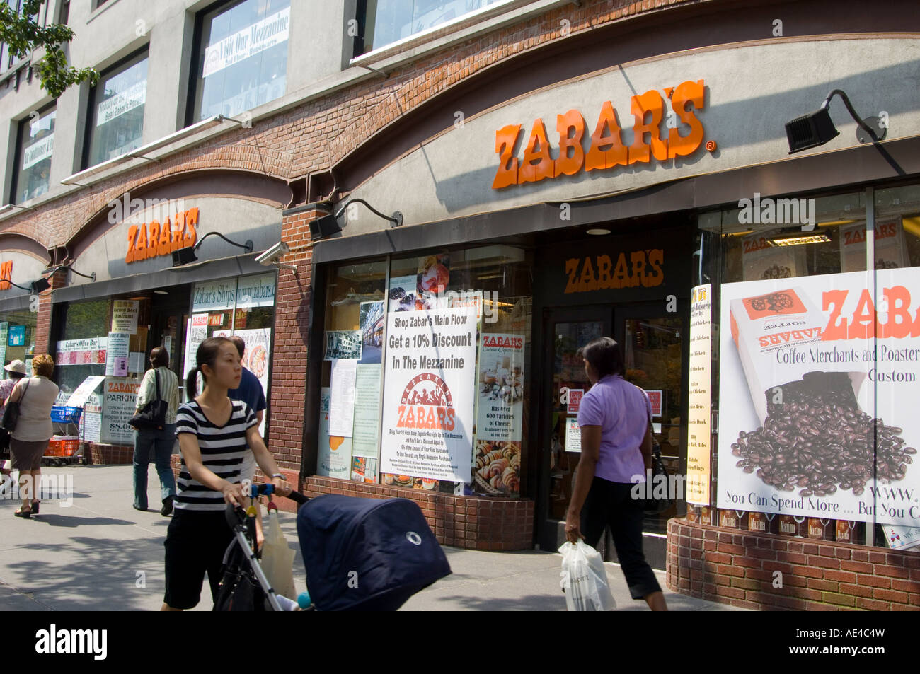 Zabar Das Beruhmte Upper Westside Deli Am Broadway Manhattan New York City New York Vereinigte Staaten Von Amerika Nordamerika Stockfotografie Alamy