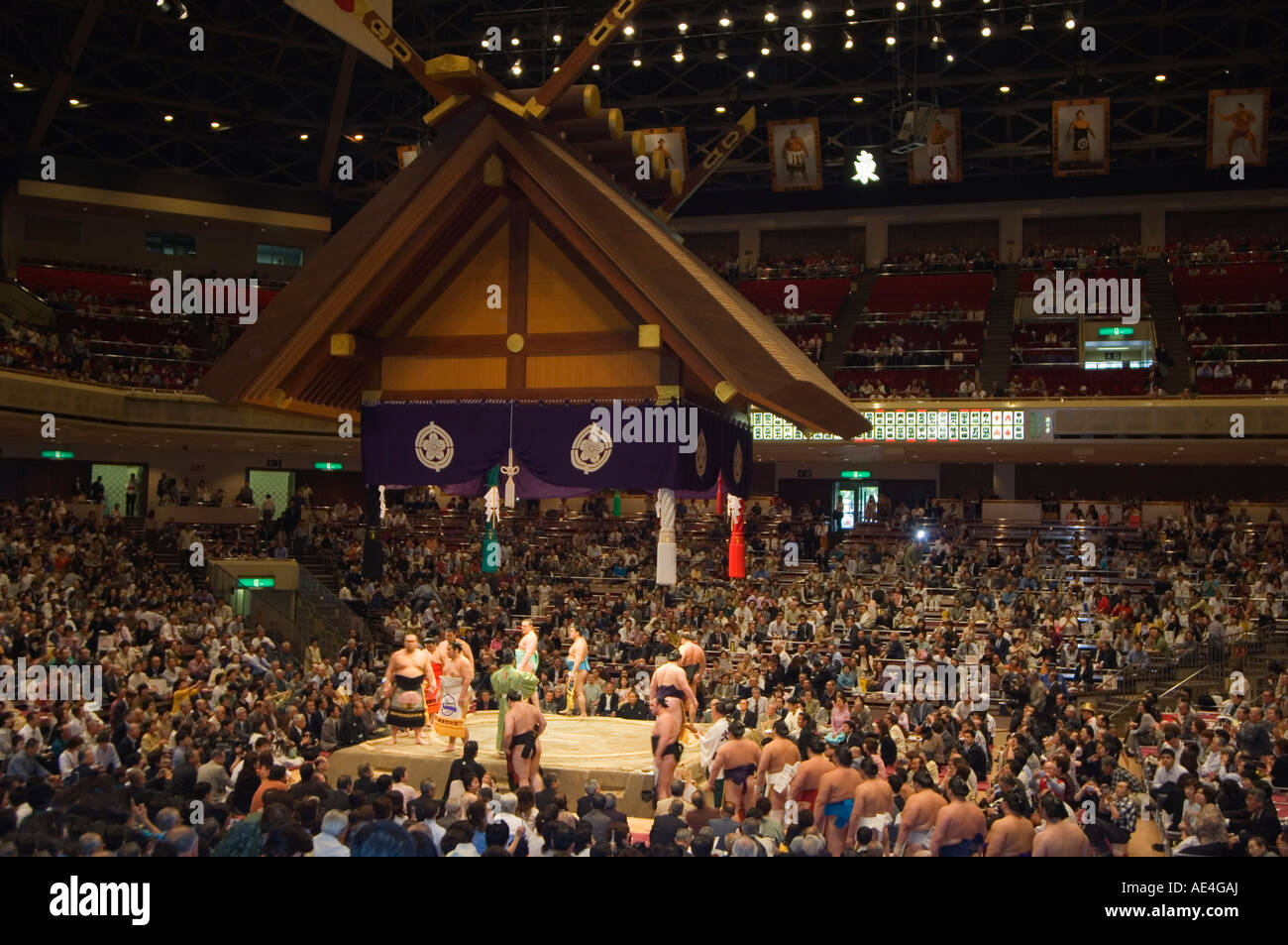 Sumo-Ringer, Grand Taikai Sumo Wrestling-Turnier, Kokugikan Halle Stadion, Ryogoku District, Tokio, Japan, Asien Stockfoto