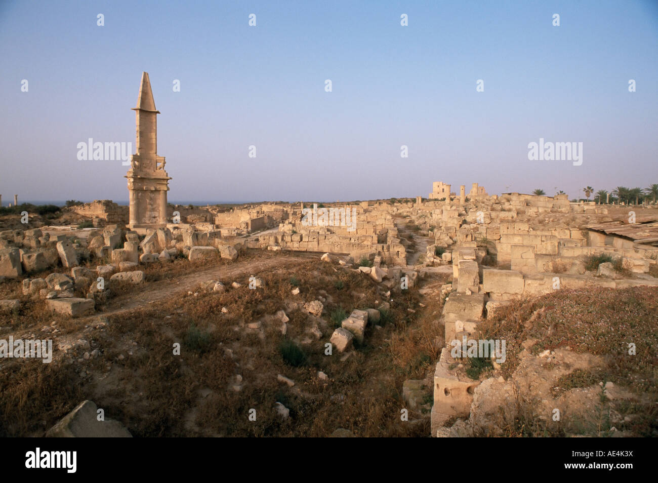 Punischen Mausoleum, Sabrata (Sabratha), Tripolitanien, Libyen, Nordafrika, Afrika Stockfoto