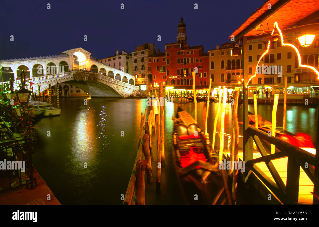 Italien Venedig Canale Grande Rialto Brücke Gondel twilight Stockfoto