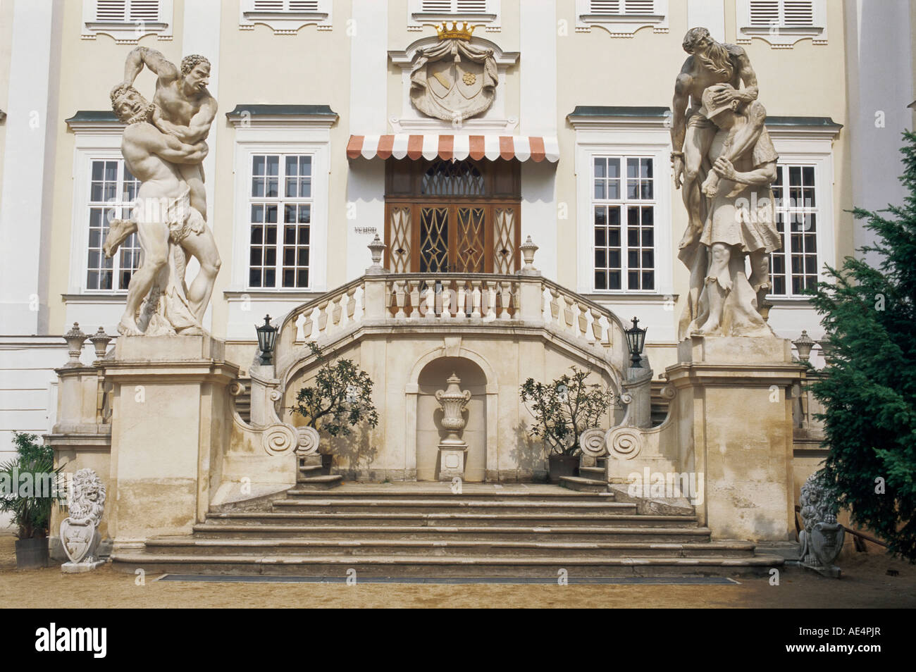 Fassade, Innenhof, Schloss Vranov, Süd-Mähren, Tschechische Republik, Europa Stockfoto
