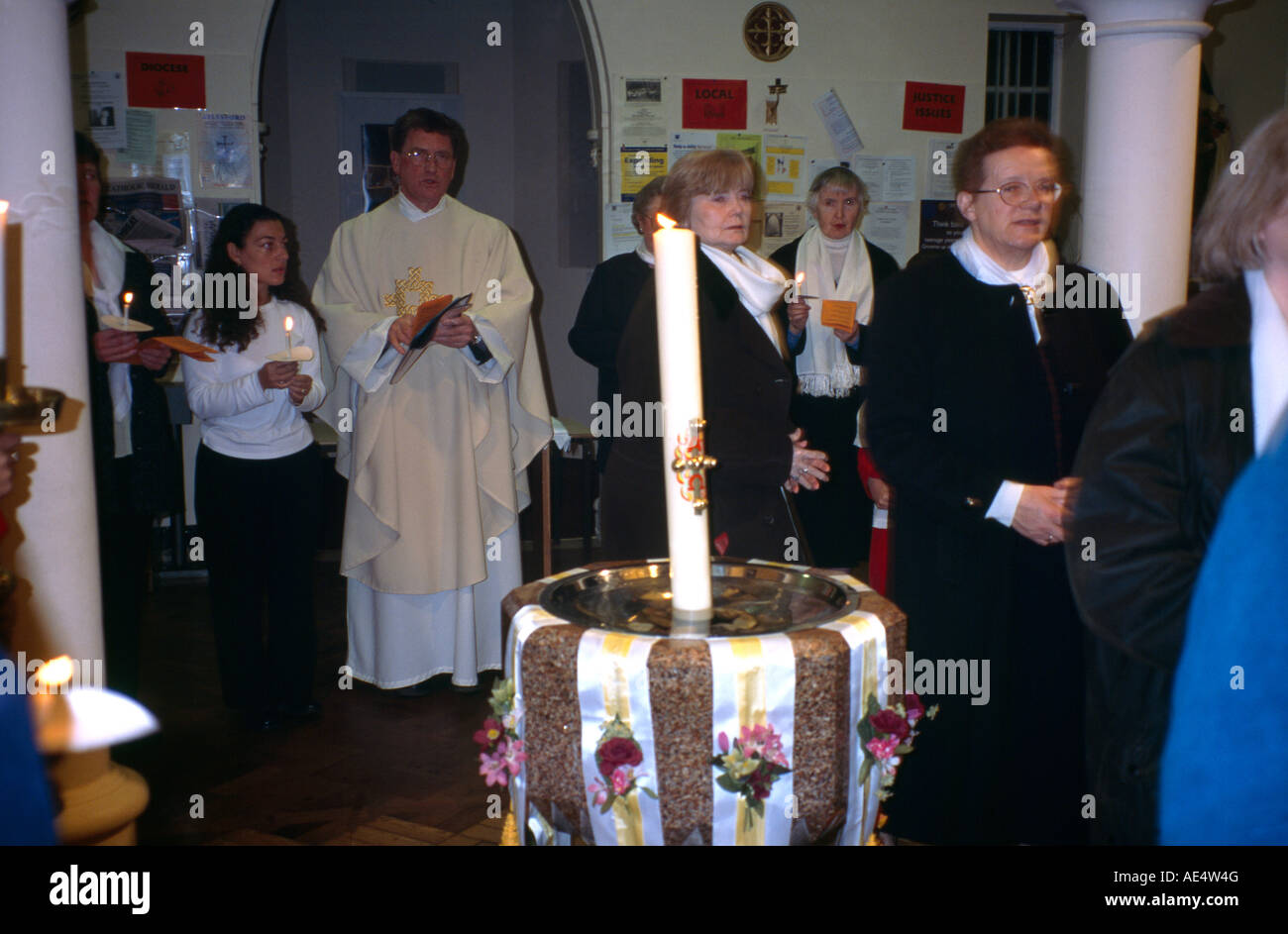 Osternacht mit Sacrement bei Bestätigung St.-Josephs Kirche (5 Frauen) Stockfoto