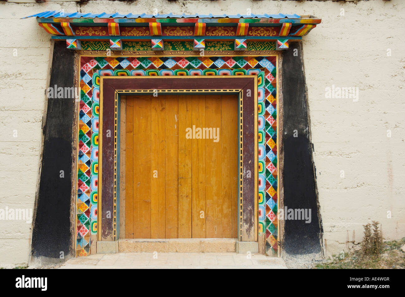 Tür, Gedan Song Zanling Tempel, Shangri-La (Zhongdian), Provinz Yunnan, China, Asien Stockfoto
