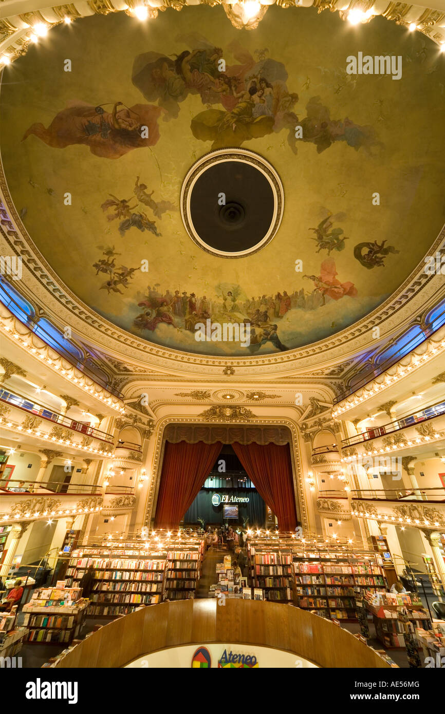 Allegorischen Fresken Deckengemälde in Buchhandlung El Ateneo ehemals Wahrzeichen Theater in Buenos Aires. Stockfoto