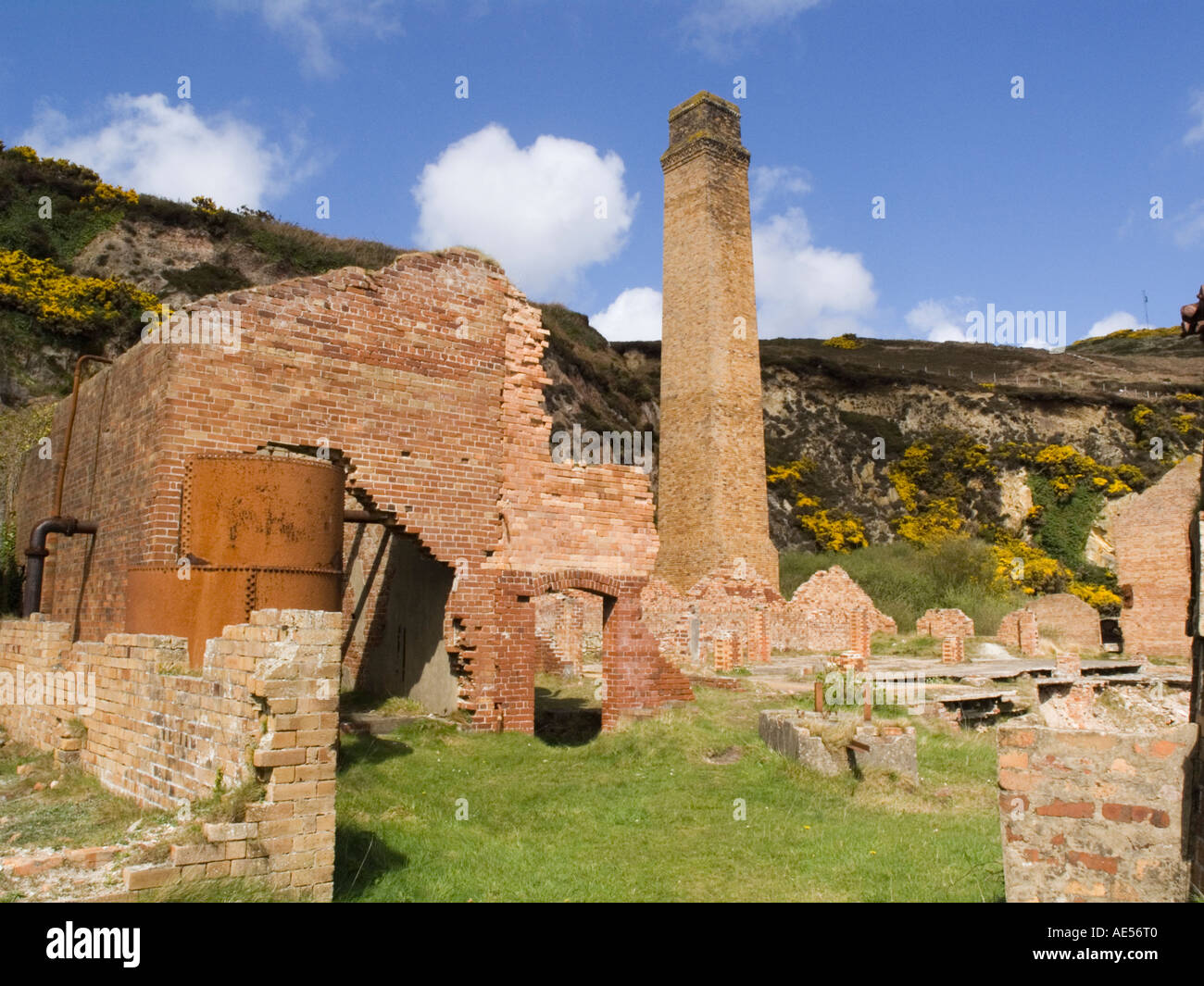 Ruinen von Porth Wen "weißem Portwein" Ziegelei auf Isle of Anglesey North Wales UK Britain Stockfoto