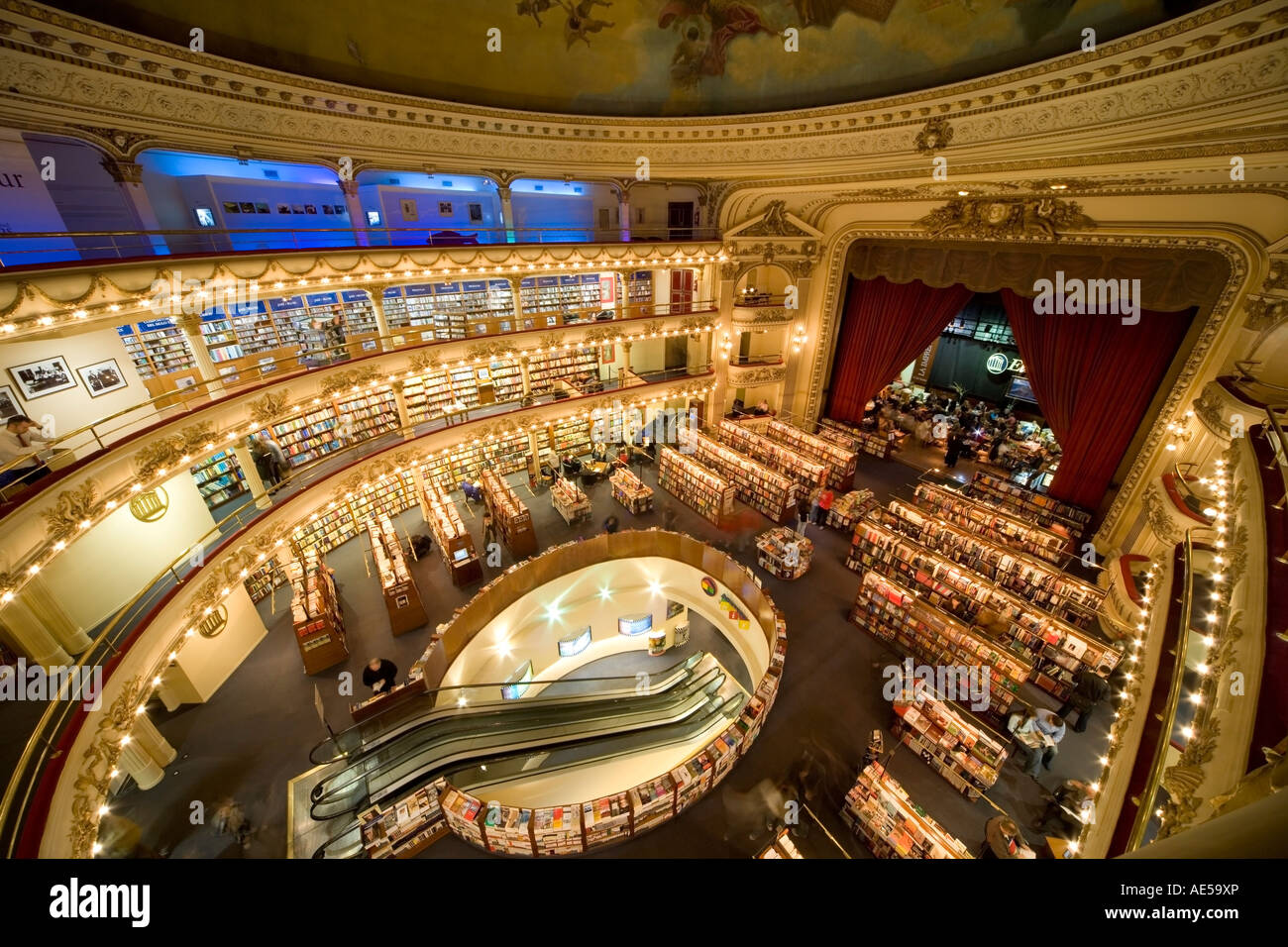 El Ateneo Grand Splendid Mega-Buchhandlung in Recoleta, Buenos Aires Argentinien. Altes Theater in modernen Buchladen, Geschäft umgewandelt. Stockfoto