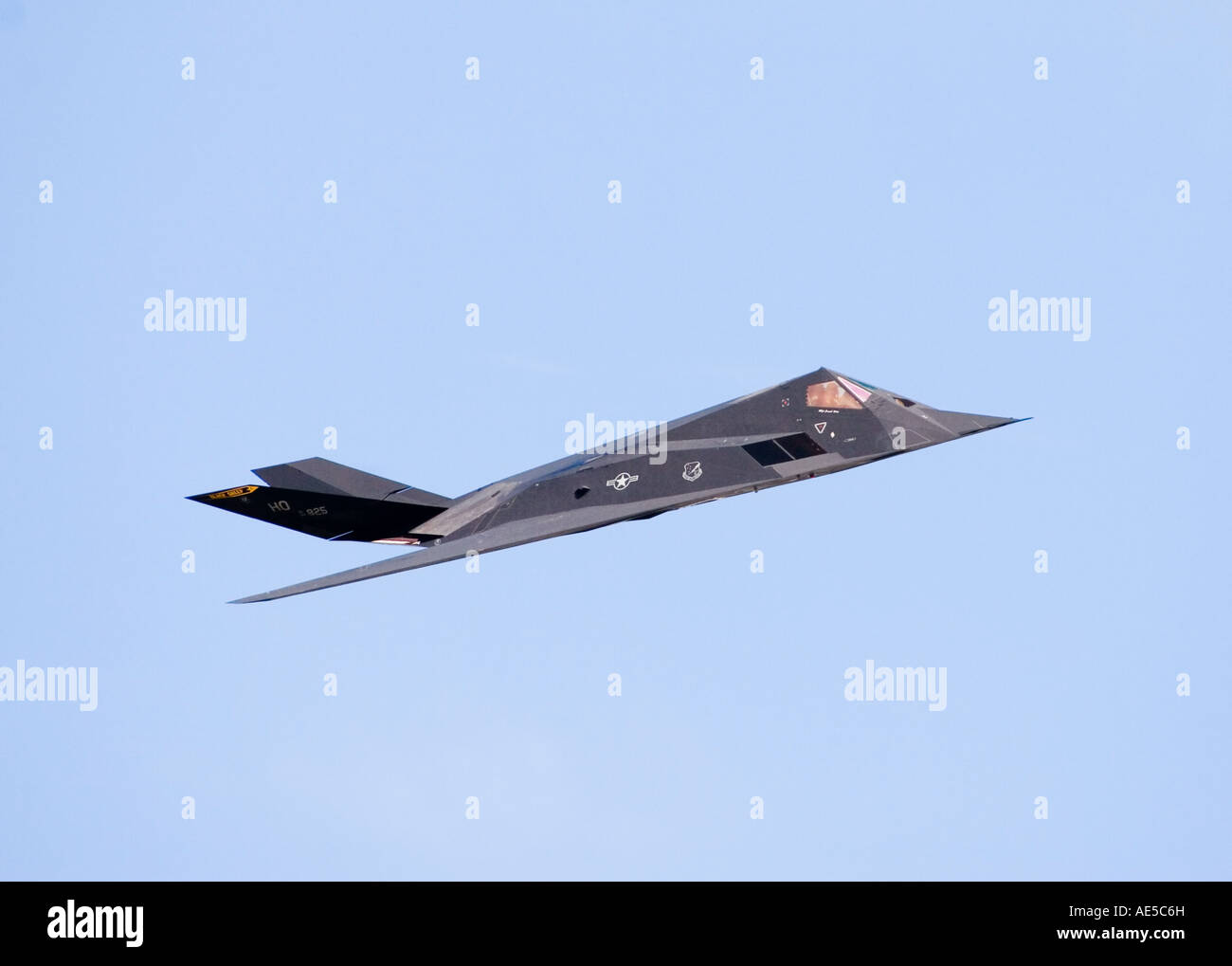 84 0825 United States Air Force Lockheed F 117A Nighthawk Tarnflugzeug Stockfoto