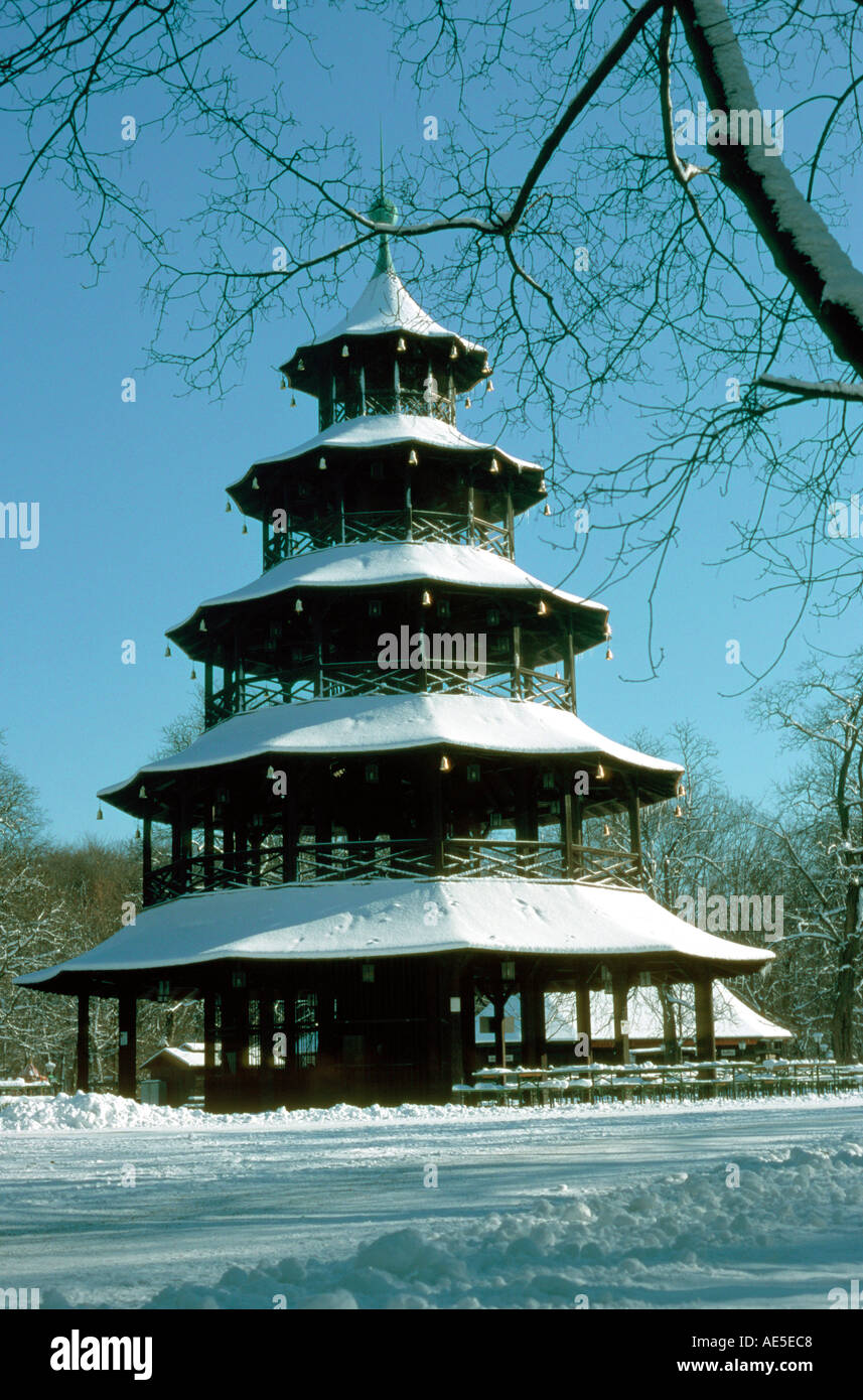 Der chinesische Turm im englischen Garten München Bayern Deutschland Stockfoto