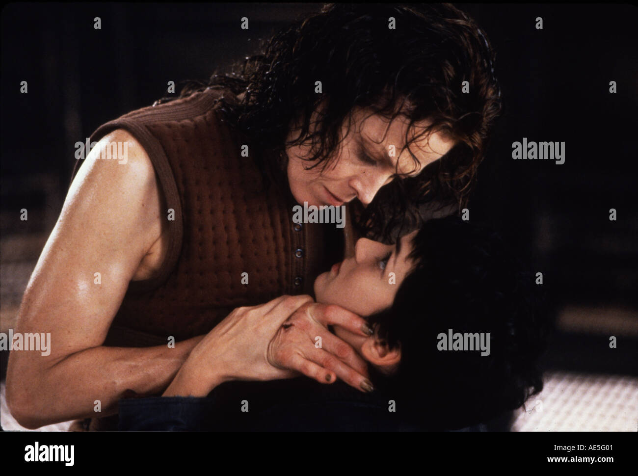 ALIEN Auferstehung 1997 film mit Sigourney Weaver links und Winona Ryder Stockfoto