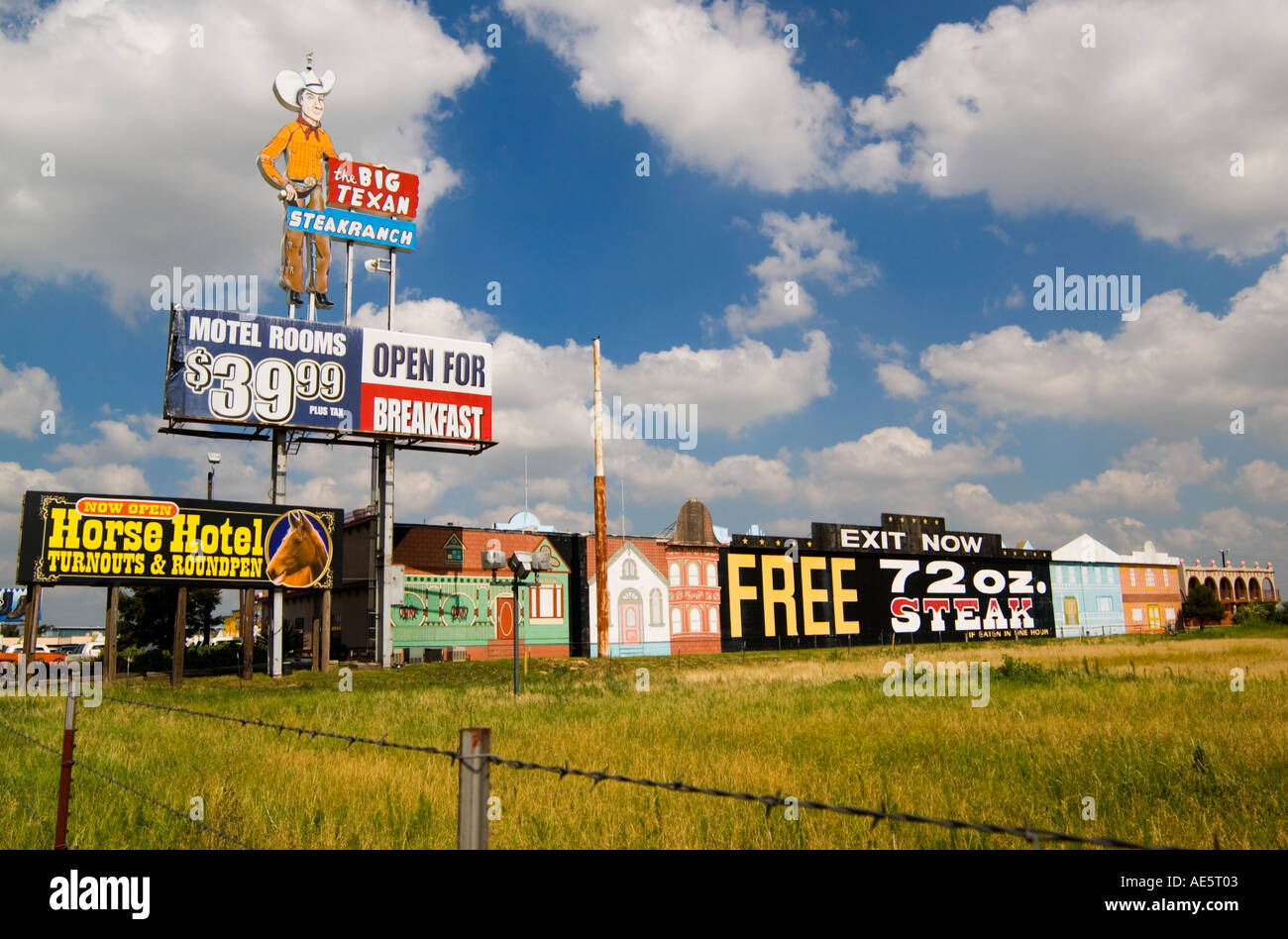 Reklametafeln auf der Big Texan Steak Ranch in Amarillo, Texas, USA Stockfoto