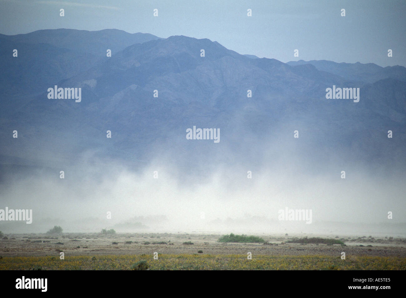 Sandsturm den Panamint Mountains bei Furnac Creek Death Valley Nationalpark in Kalifornien Stockfoto