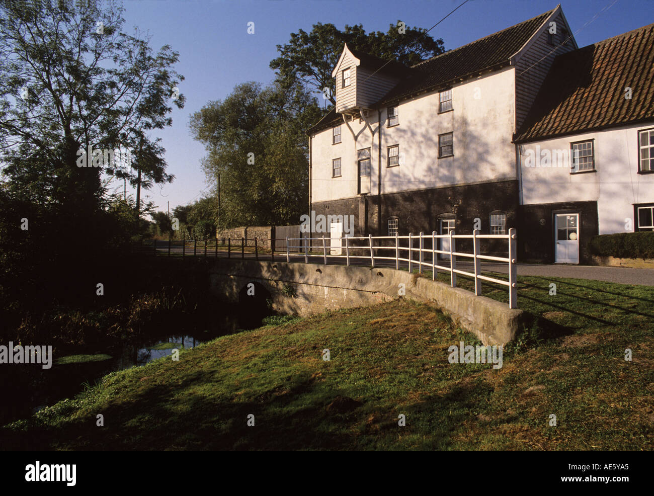 Arbeitende Mühle auf der Little Ouse River auch bekannt als The Brandon R östlich von Bury St Edmunds Suffolk Preservation Trust Stockfoto
