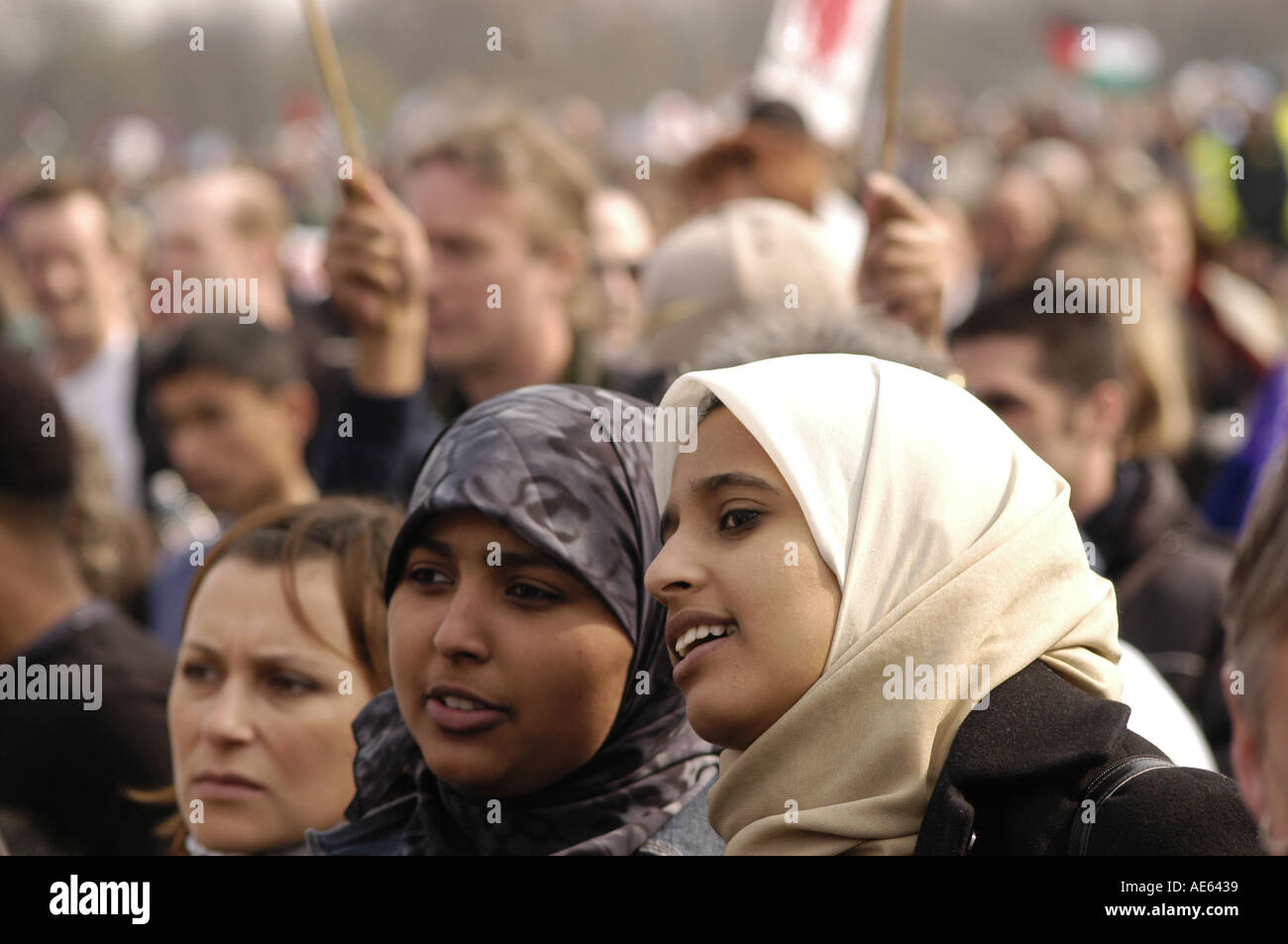 Junge muslimische Mädchen ein Anti Irak-Krieg-Demo in Hyde Park London 12. April 2003 Stockfoto