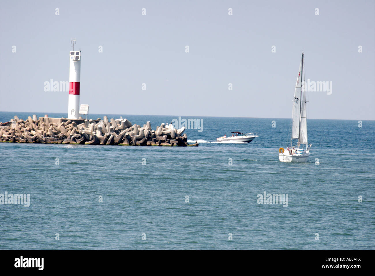 Cleveland Ohio, Lake Erie, Cleveland Lakefront State Park, East Entrance Pierhead Light, Leuchtturm, Boot, Besucher reisen Reise Reise touristischer Tourismus la Stockfoto