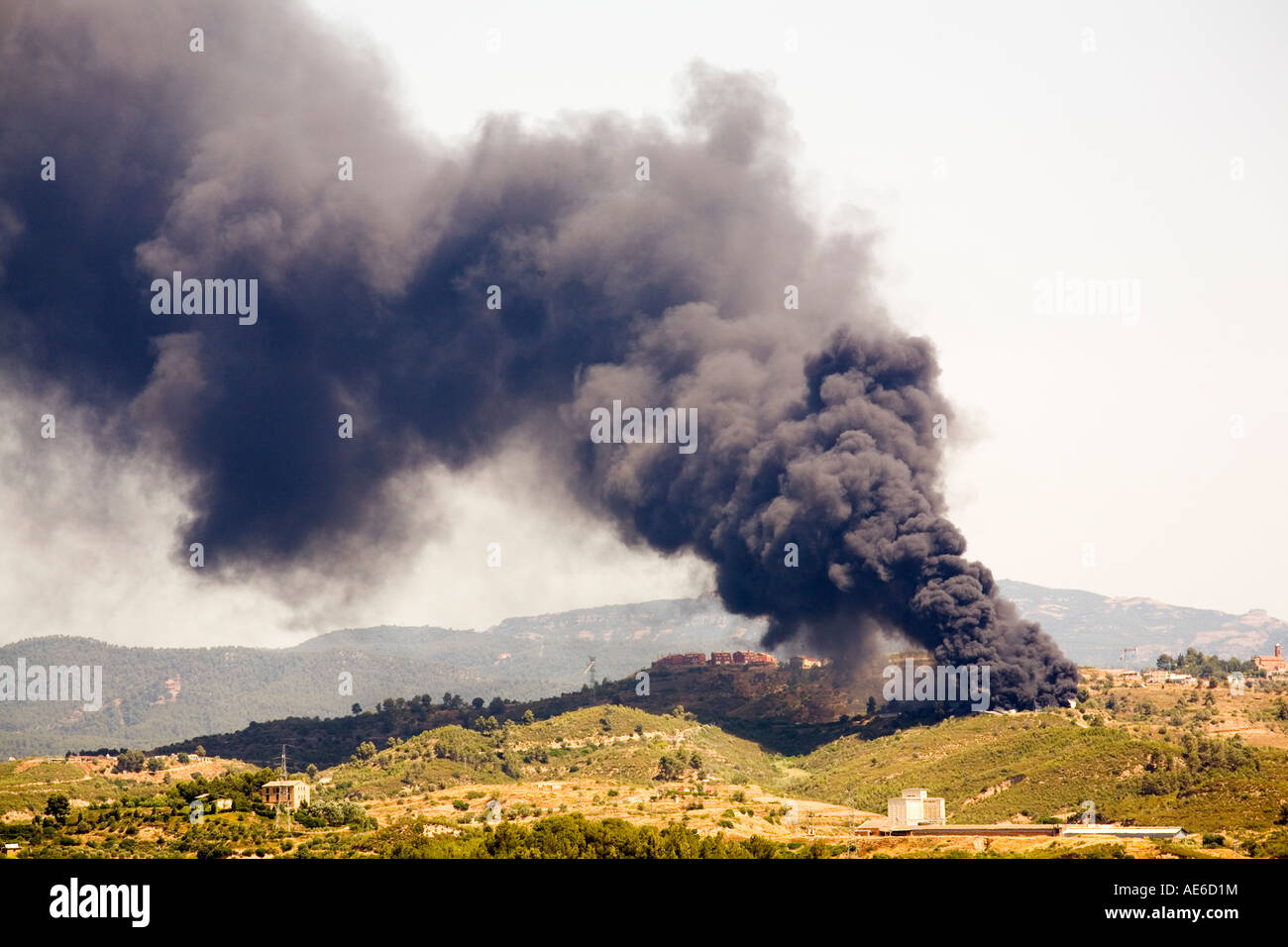 Feuer in einer Reifenfabrik Stockfoto