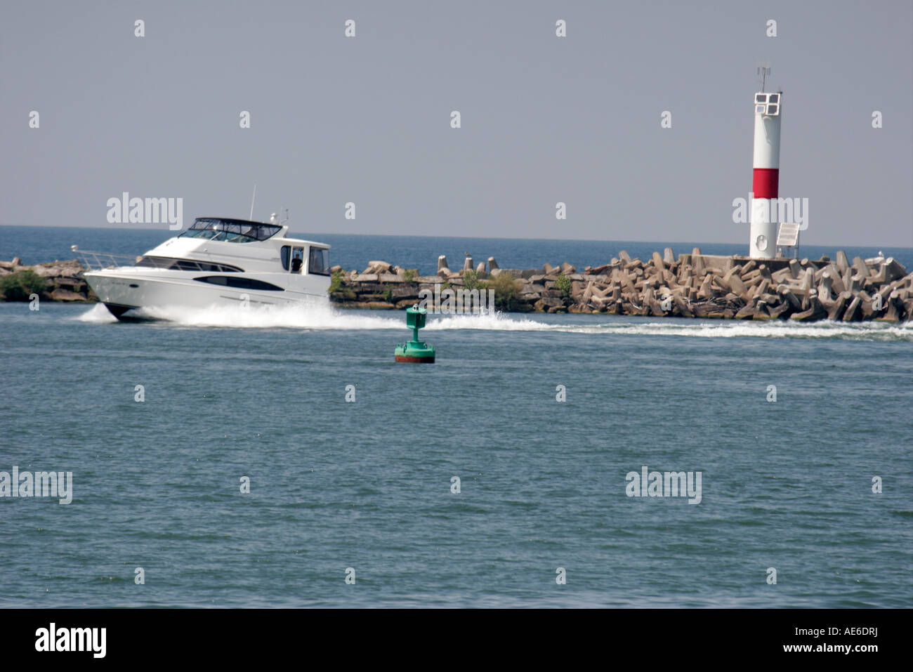 Cleveland Ohio, Lake Erie, Cleveland Lakefront State Park, East Entrance Pierhead Light, Leuchtturm, Boot, Besucher reisen Reise Reise touristischer Tourismus la Stockfoto