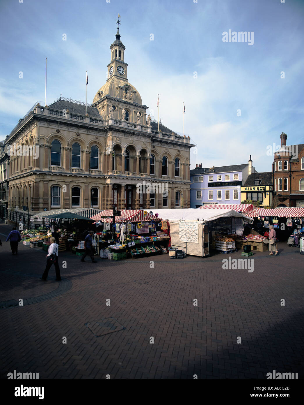 Markt auf dem Platz vor dem Rathaus Ipswich Suffolk Stockfoto