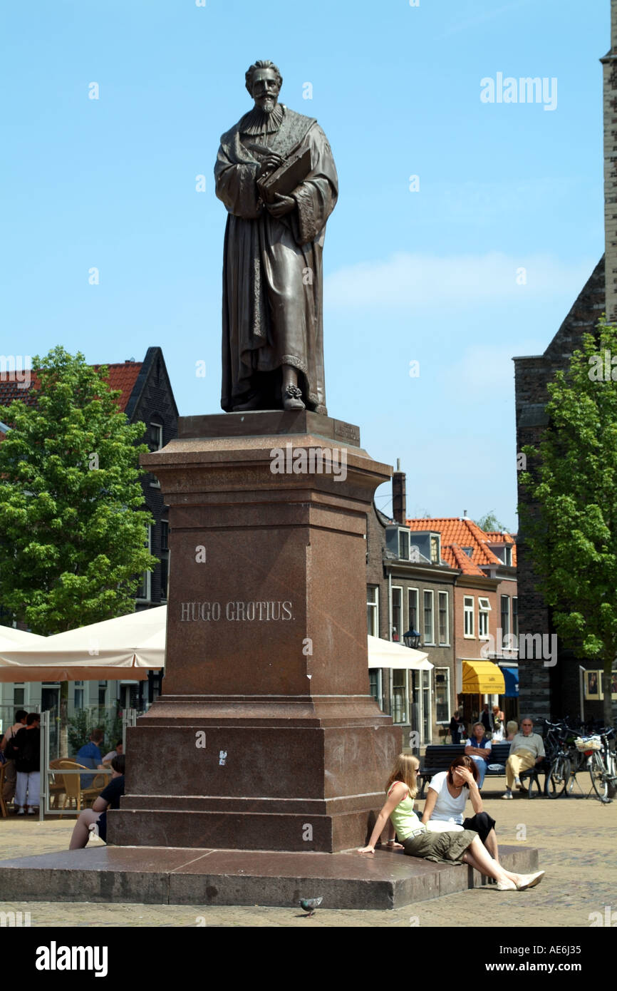 Delft Stadtzentrum der Niederlande Europa Hugo Grotius statue Stockfoto