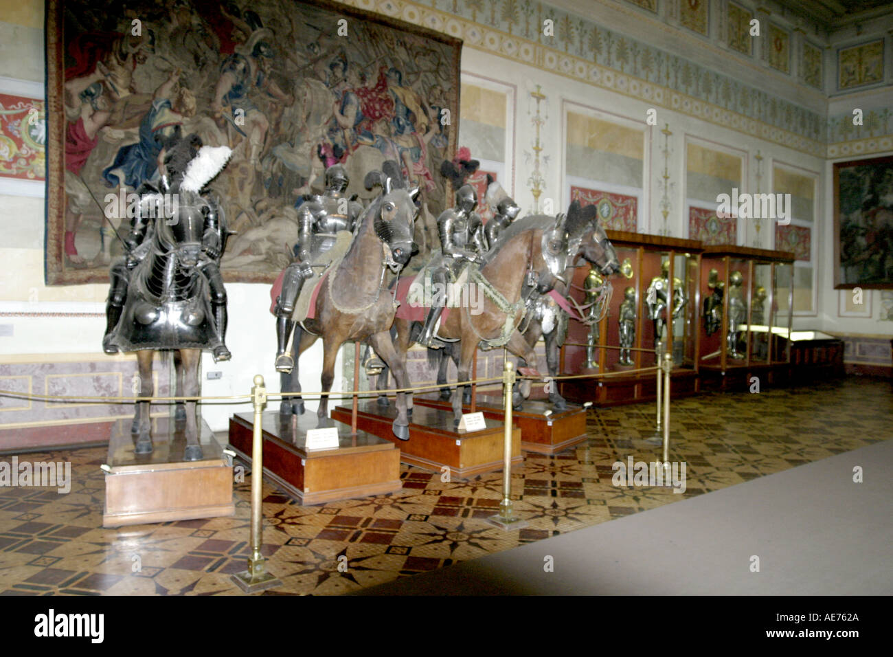 Das Eremitage-Museum, Ausstellung von Pferden und Ritter in Rüstung, St.Petersburg Russland Stockfoto