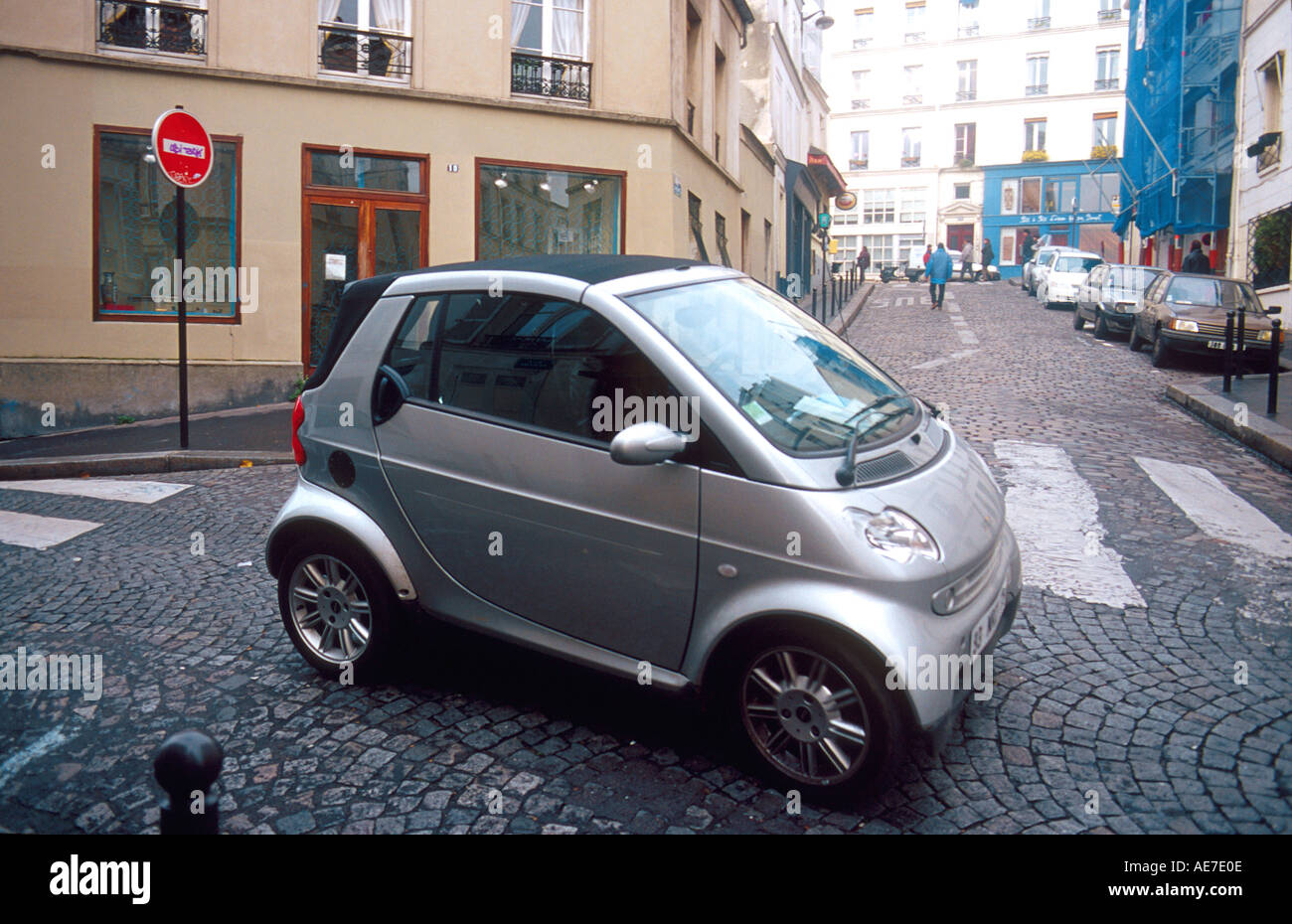 Mercedes smart Auto auf den Straßen von Paris Frankreich Stockfoto