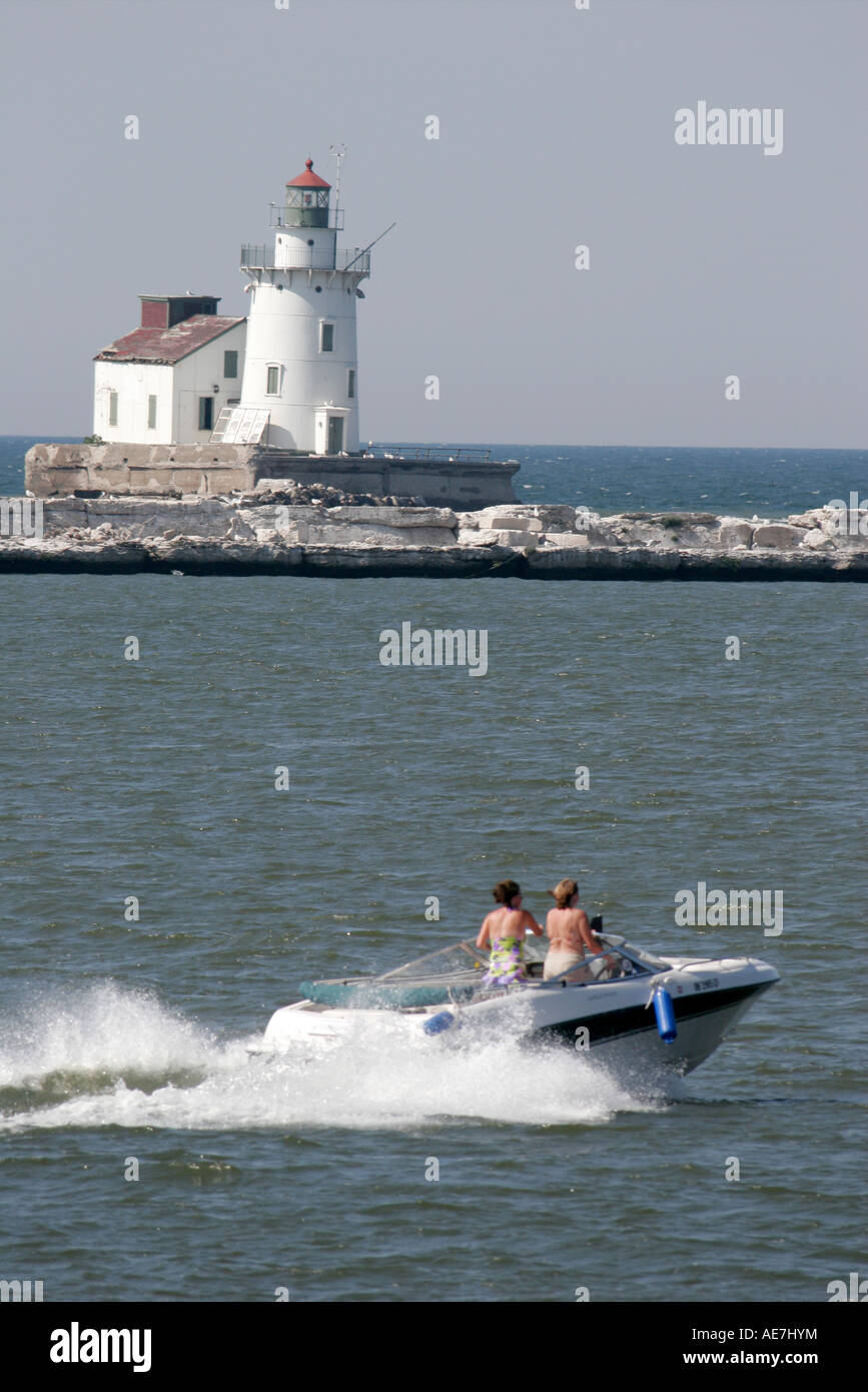 Ohio Cuyahoga County, Cleveland, Lake Erie, Wendy Park, Harbour West Pierhead Lighthouse, Boot, OH070730147 Stockfoto