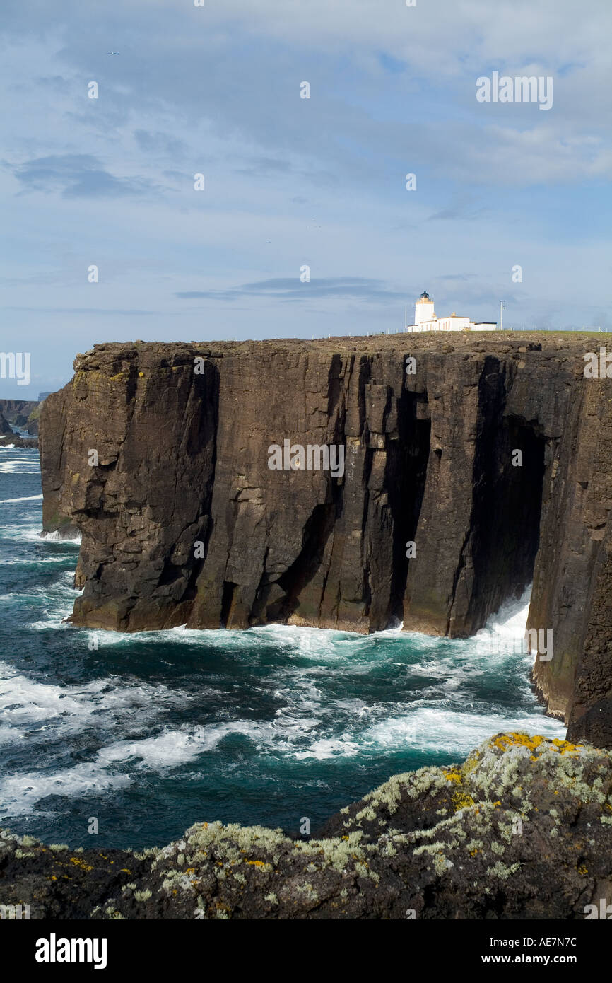 dh South Head of Caldersgeo ESHA NESS SHETLAND vulkanischen Felsen Seacliffs und Eshaness Leuchtturm Stockfoto