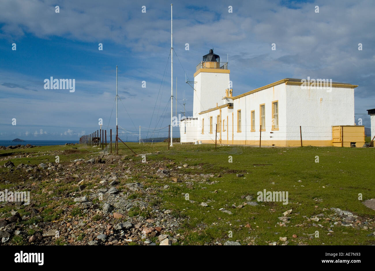dh South Head of Caldersgeo ESHA NESS SHETLAND Eshaness Leuchtturm Leuchtturm und Gebäude Stockfoto