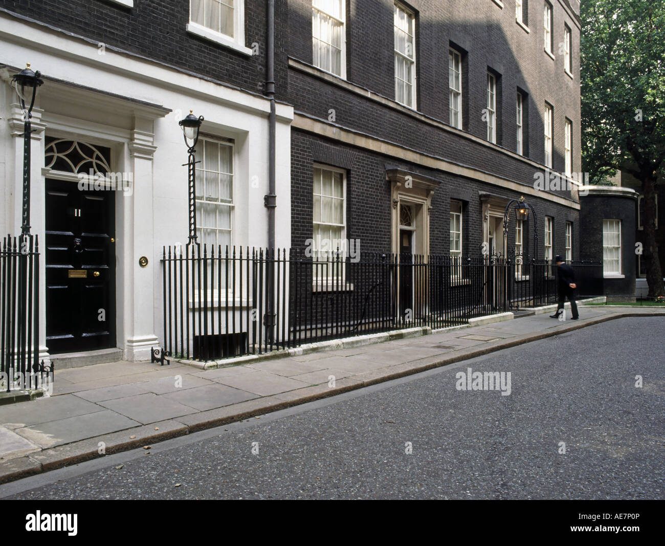 Nummer 11 und 10 Downing Street Residenz der Schatzkanzler und der britische Premier London England Großbritannien Stockfoto