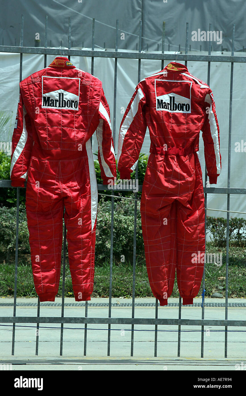 Ferrari-Overall trocknen heraus in der Sonne malaysischen Grand ...