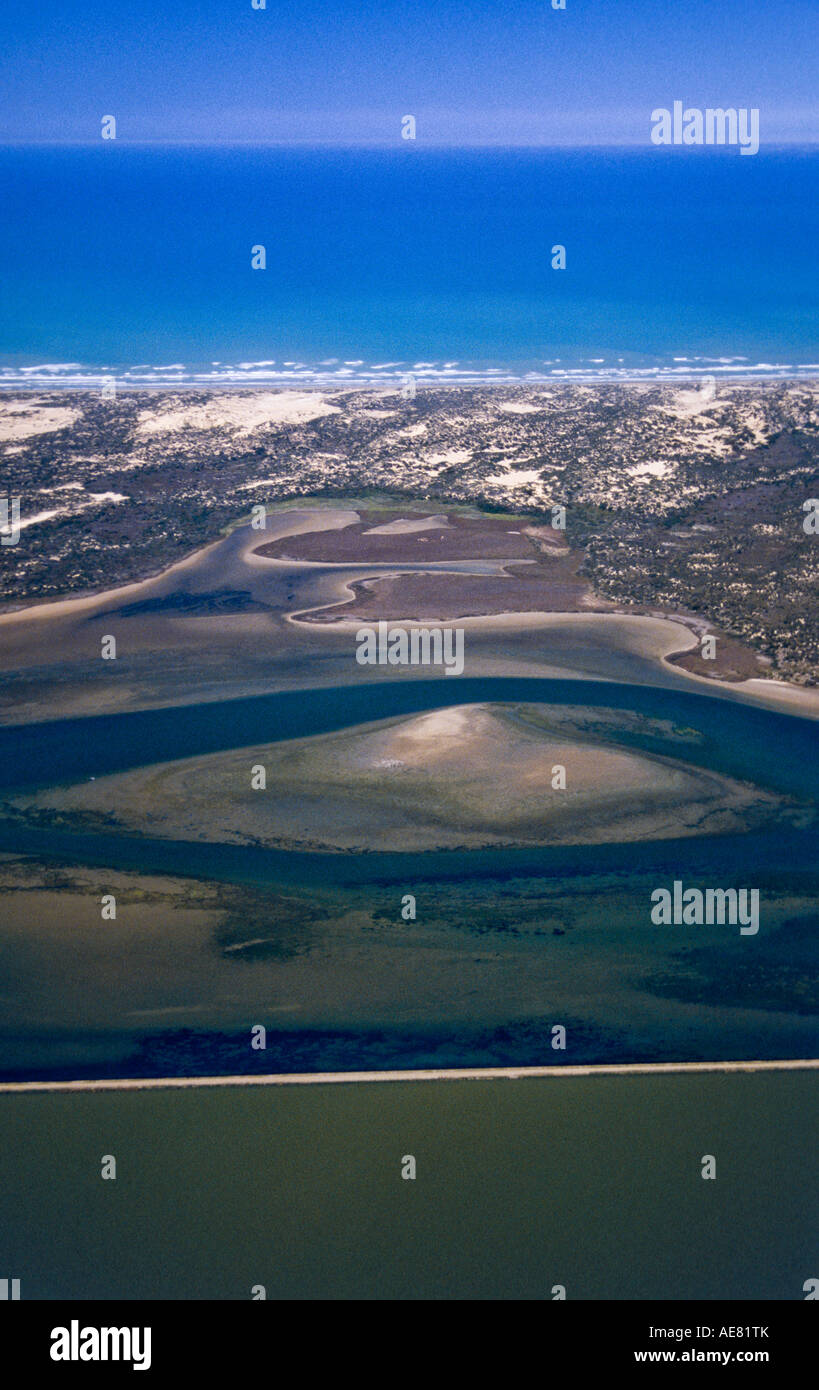 Sperrfeuer System trennt "^ frische ^ Wasser" von "Murray River" aus "^ Salz ^ Wasser", "Fleurieu Peninsula", [South Australia] Stockfoto