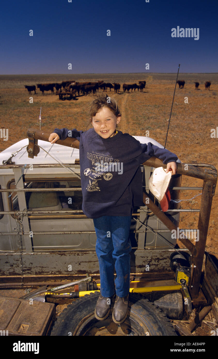 Leben auf dem Bauernhof für Mädchen (10), Outback Australien Stockfoto