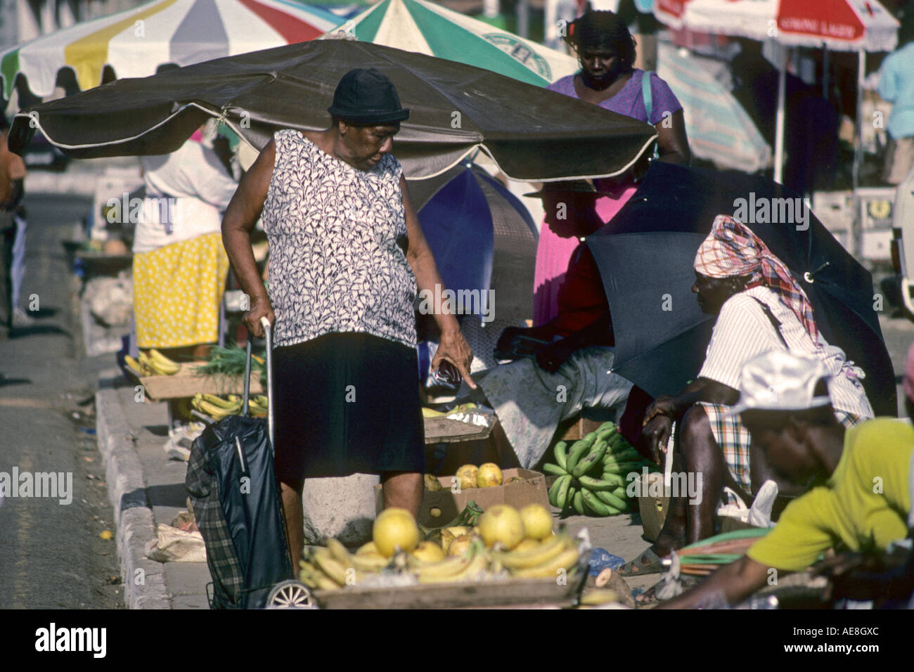 Kunden im Central Market Castries St. Lucia Stockfoto