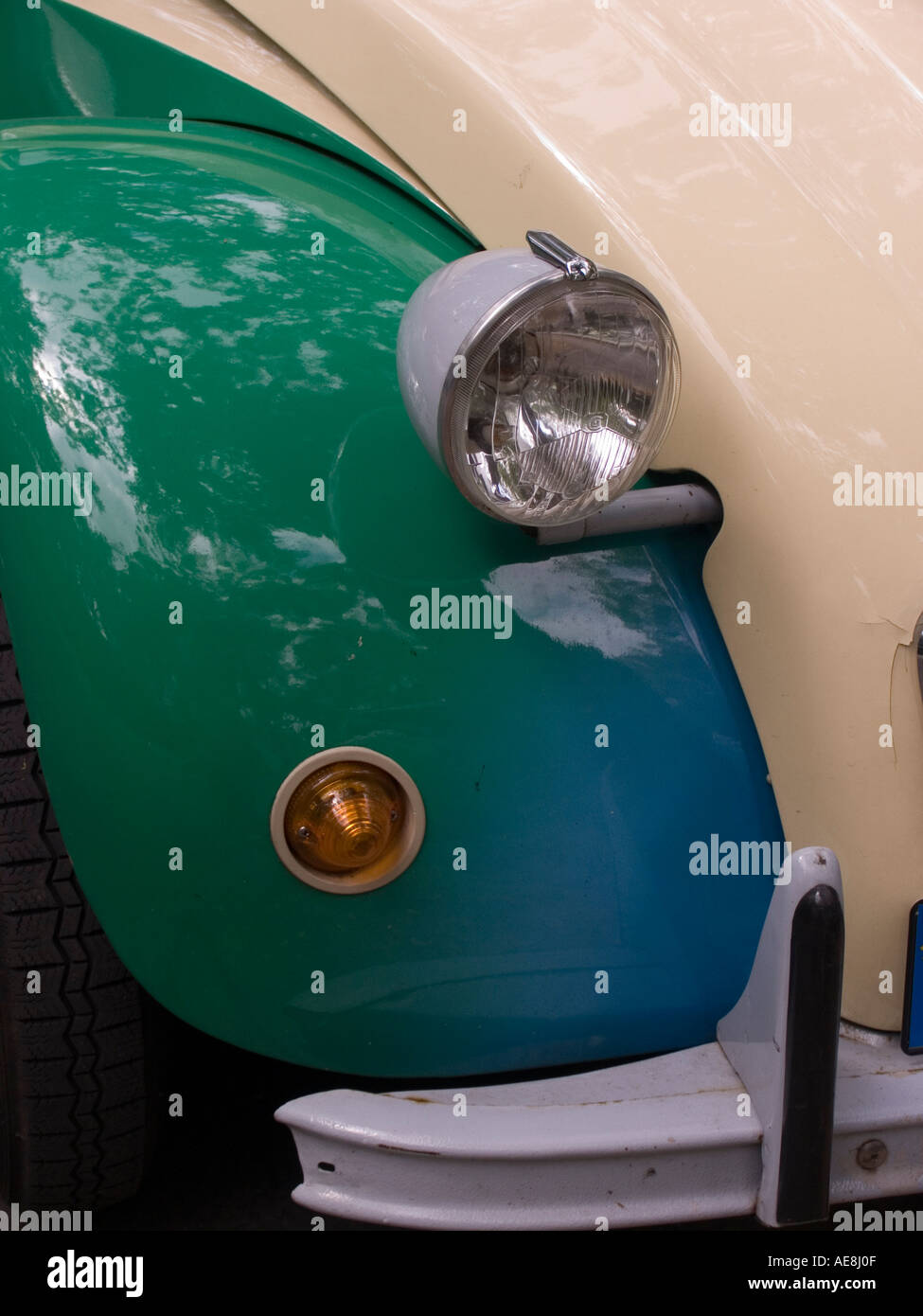 Kotflügel und Scheinwerfer Detail Oldtimer Citroen Automobile Paris Frankreich Stockfoto