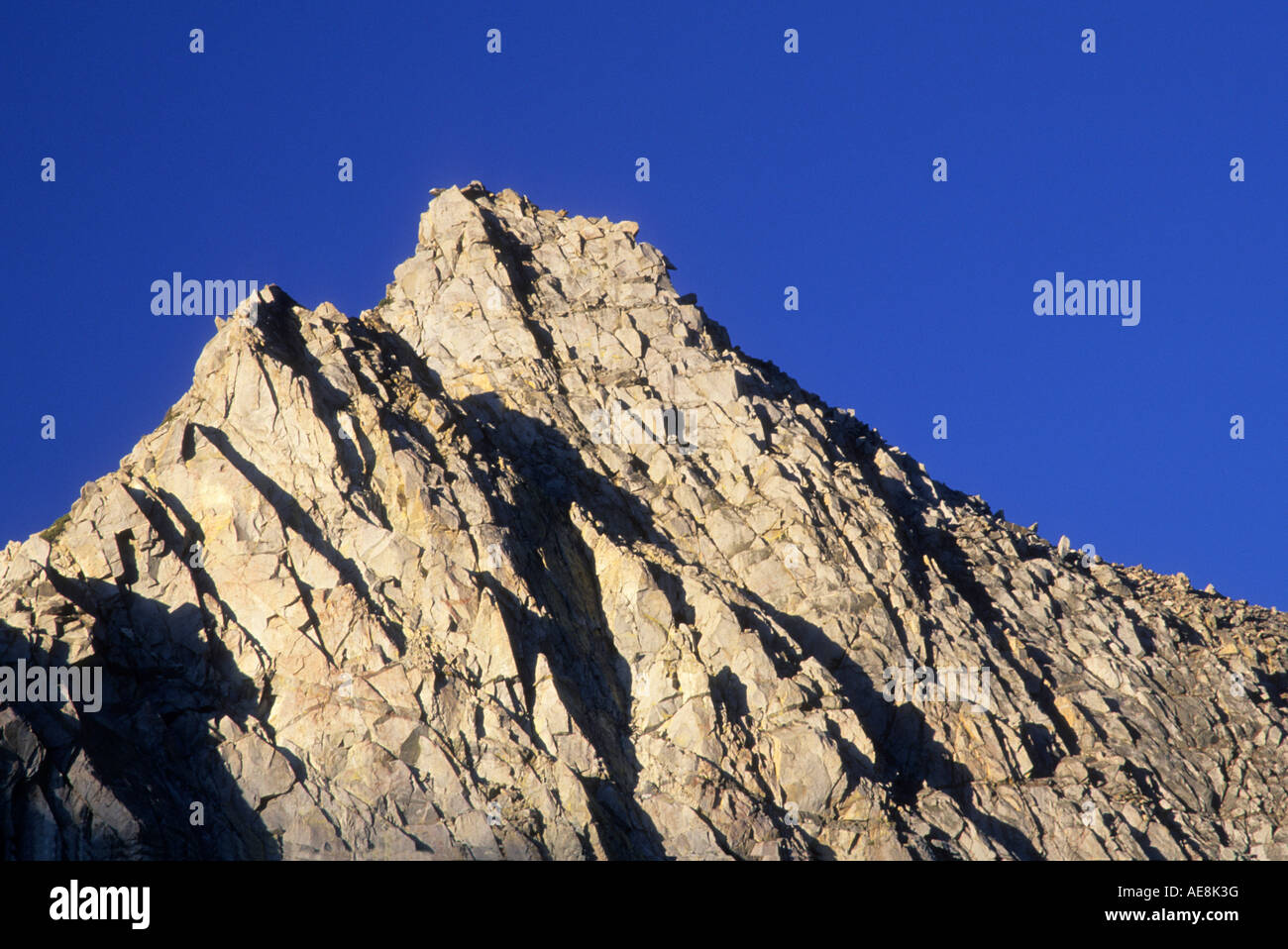 Gipfel über Schatz See in der John Muir Wilderness, Inyo National Forest, Sierra Nevada Bergkette, Kalifornien, USA Stockfoto