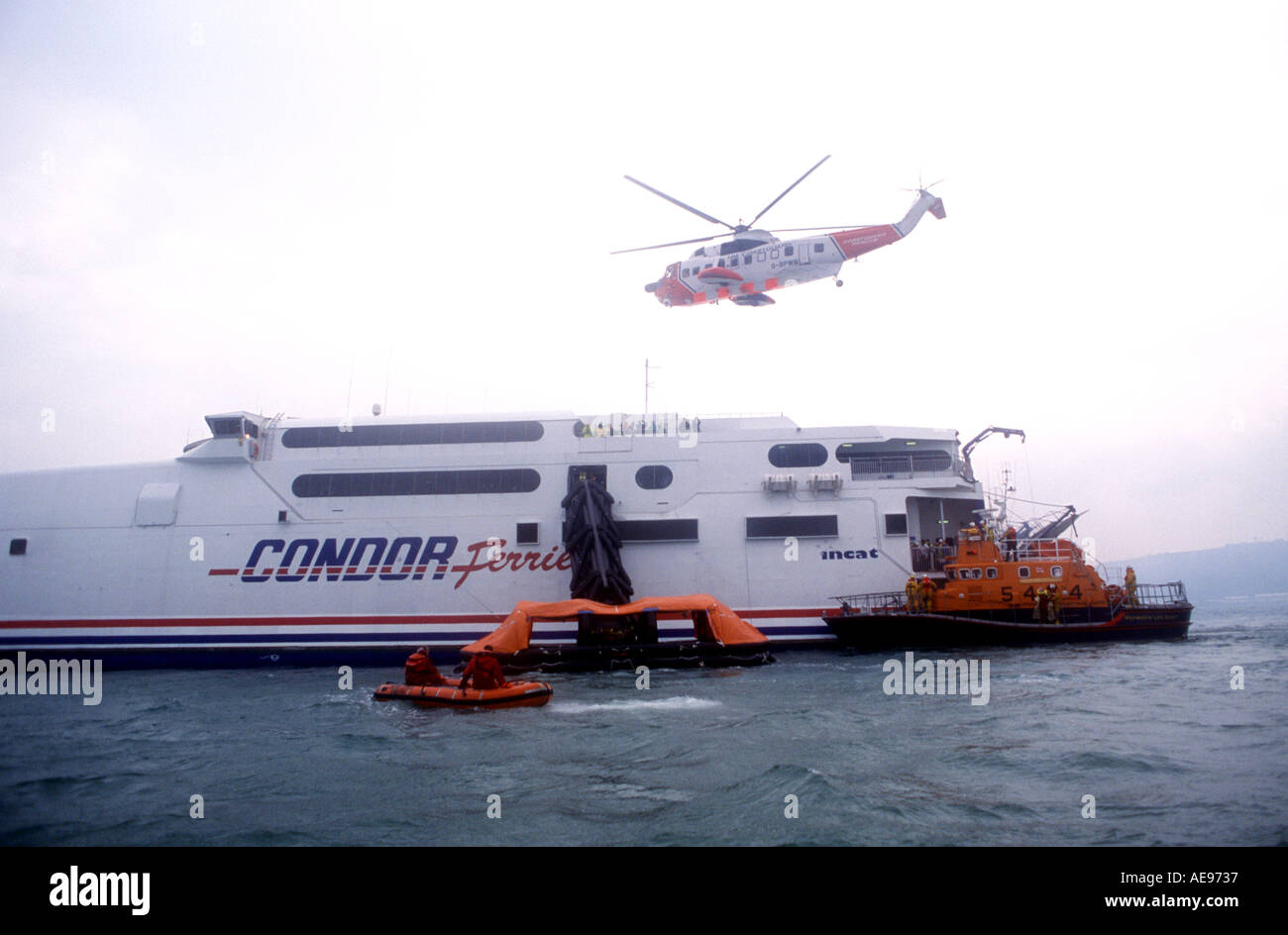 Ein Rettungs-Übung von der Küstenwache auf ein Passagierschiff von Condor Stockfoto