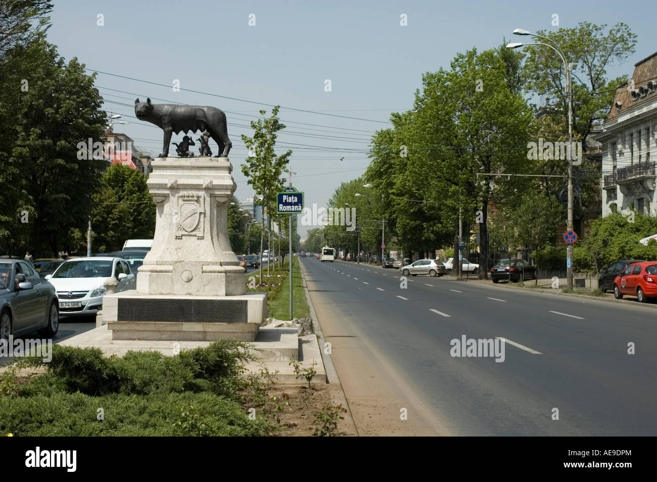 Piata romana platz mit romulus und remus statue Stockfotos und bilder