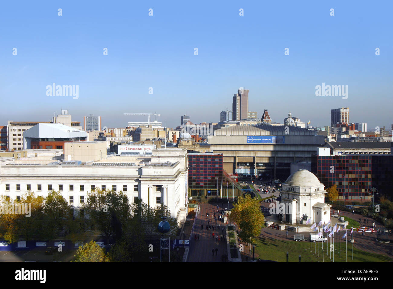 Luftaufnahme des Stadtzentrum von Birmingham vom ICC und Broad Street. L) Baskerville House und R) Halle der Erinnerung. Stockfoto