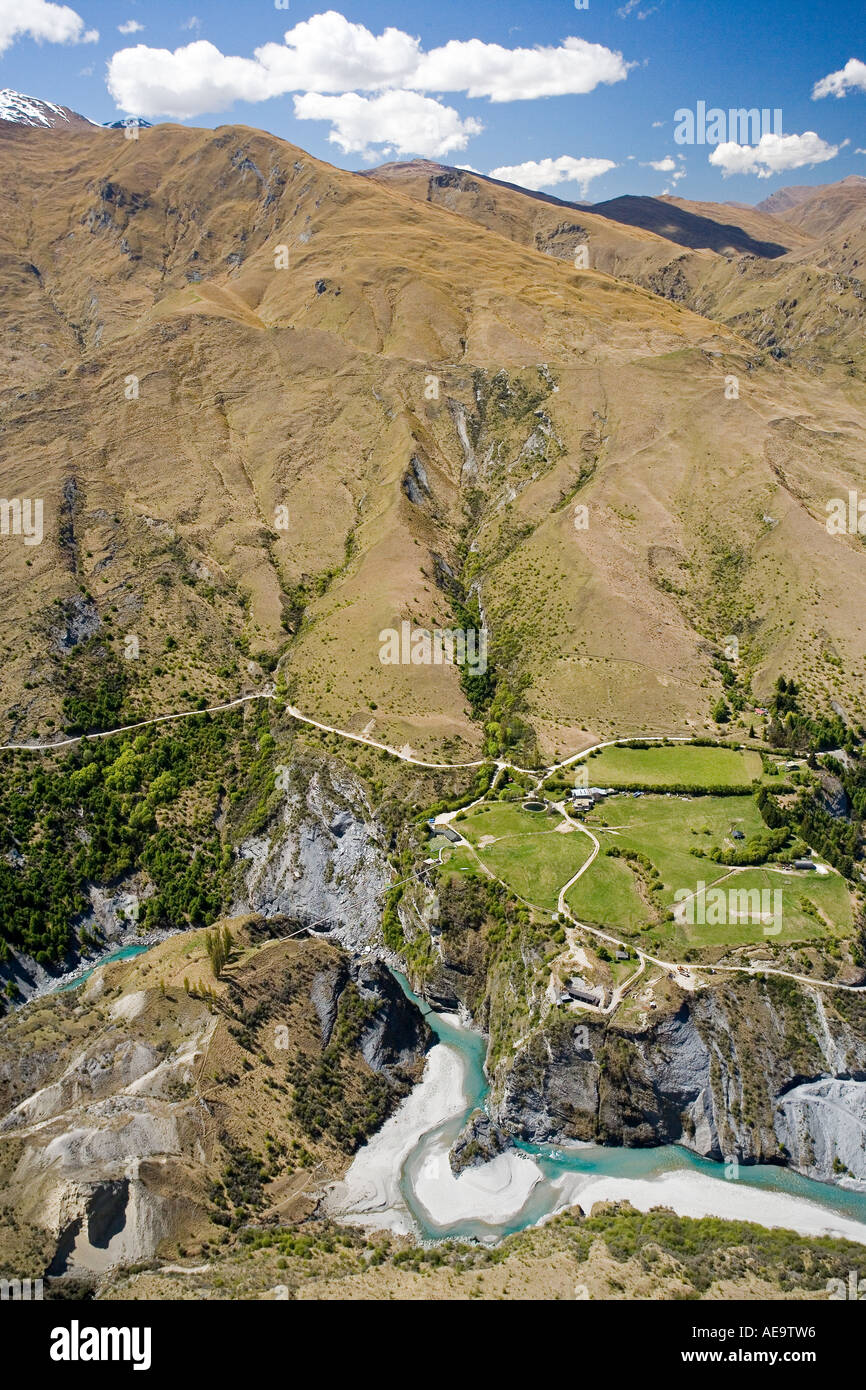 Shotover River und Pipeline Bungy Skippers Canyon in der Nähe von Queenstown Neuseeland Südinsel Antenne Stockfoto